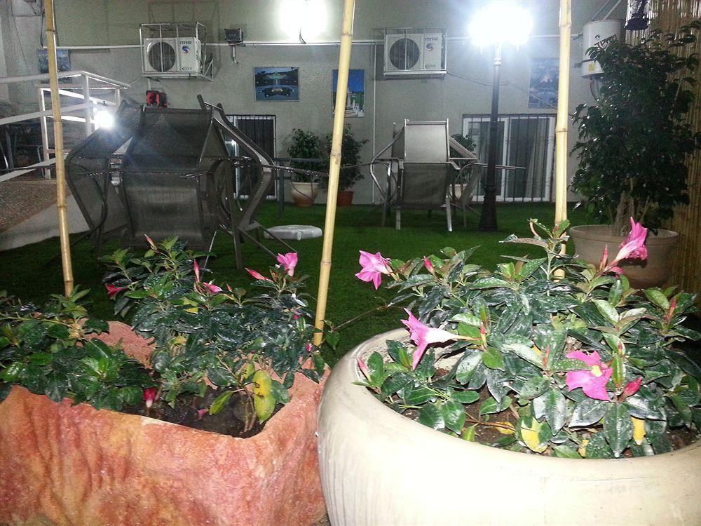 路易花园酒店 海法 外观 照片